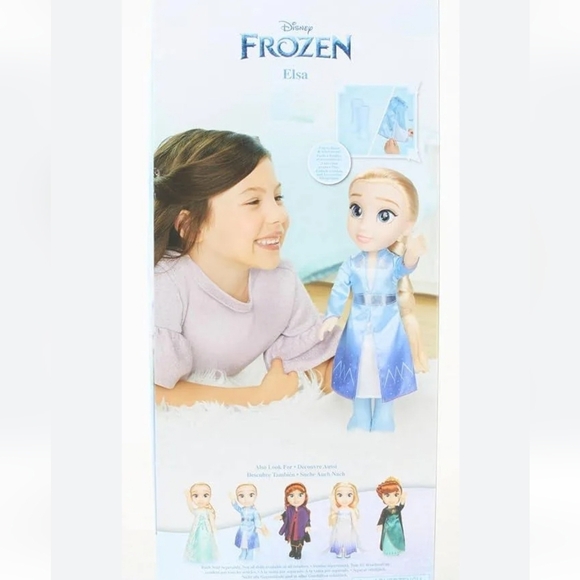 Disney Frozen 2 Elsa Travel Doll - Picture 5 of 5